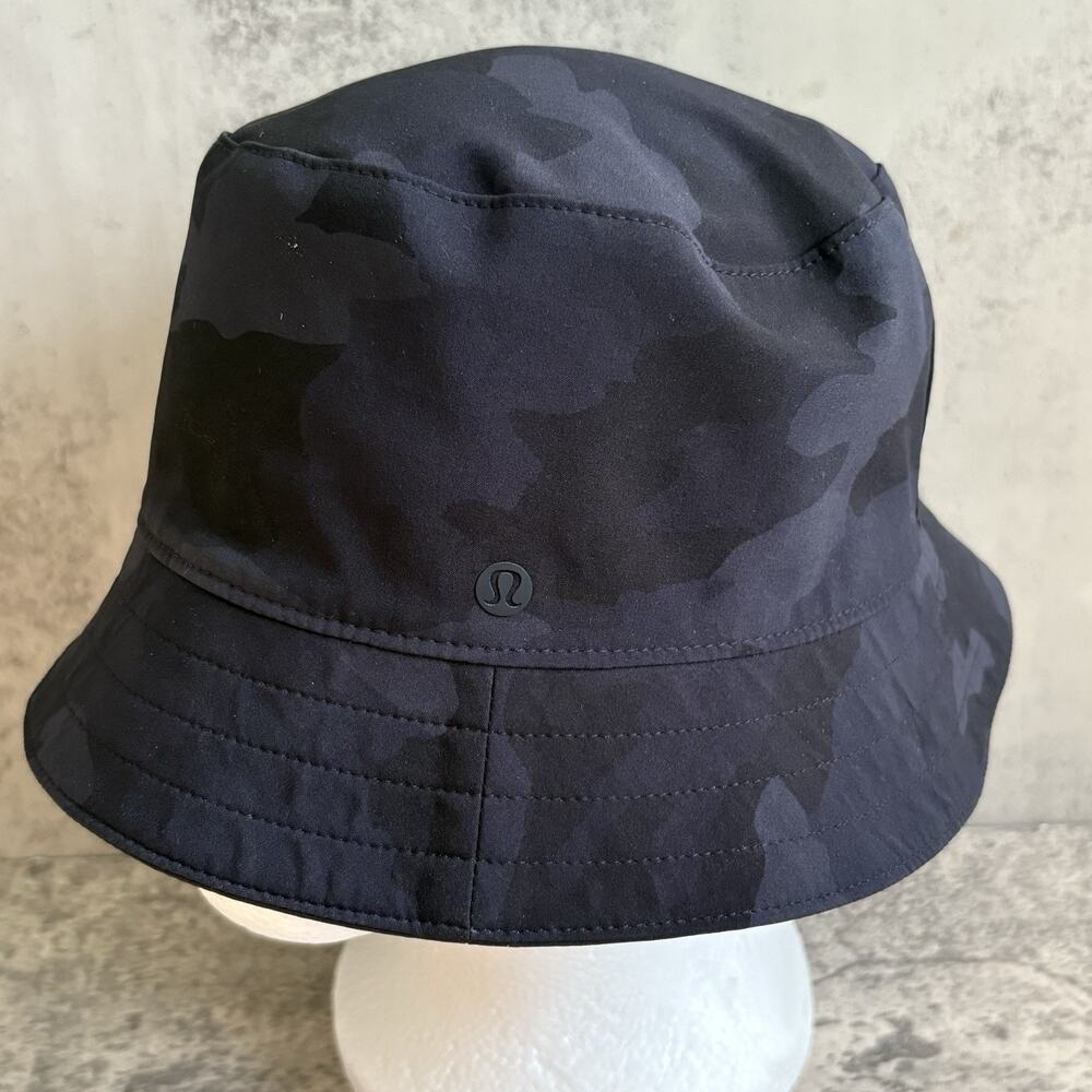 Lululemon Black Bucket Hat Size S/M Reversible Camouflage *FLAW*